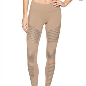 NWT Alo Yoga Moro Legging in XS